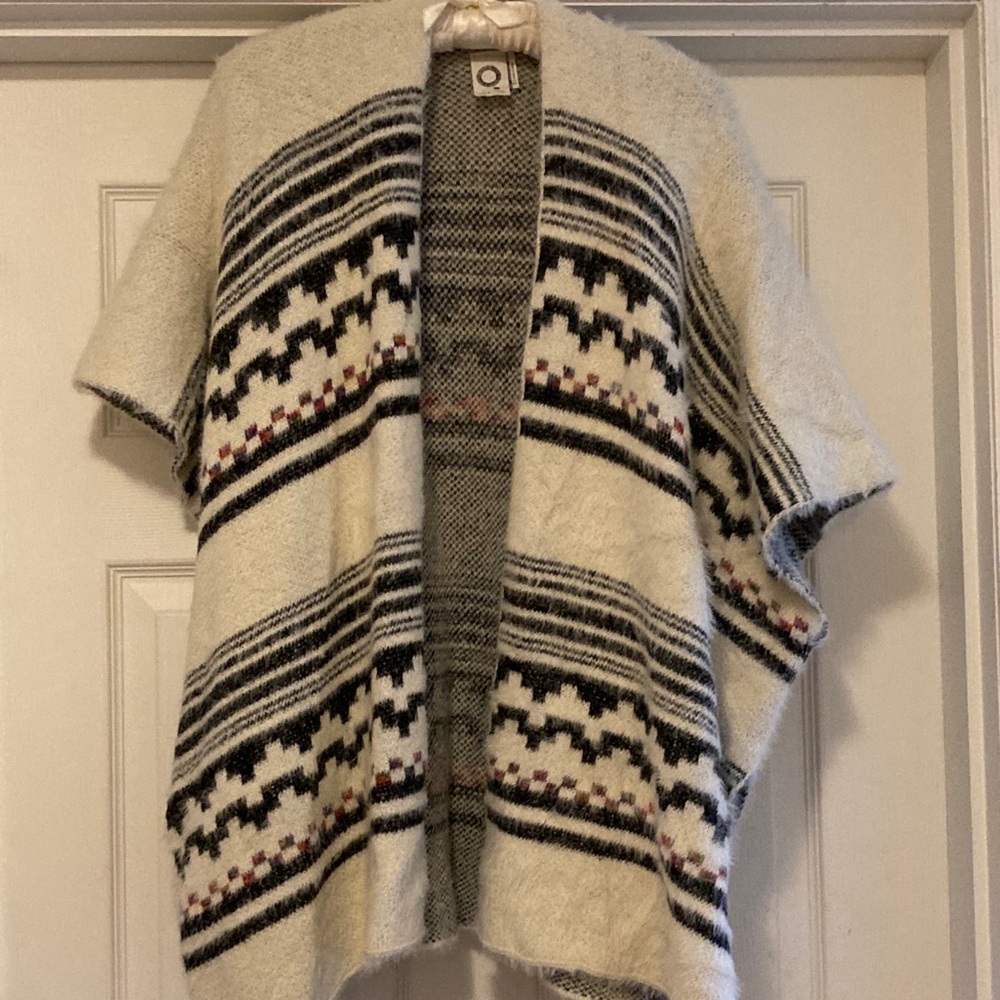 Anthropologie Akemi + Kin Aztec Knit Poncho